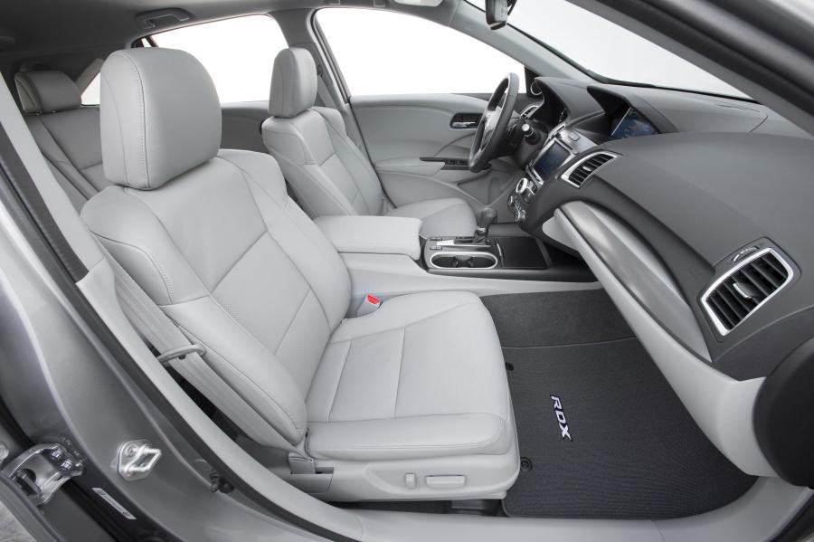 Интерьер Acura RDX (TB3/4) 2015 года  (фото 18 из 34)